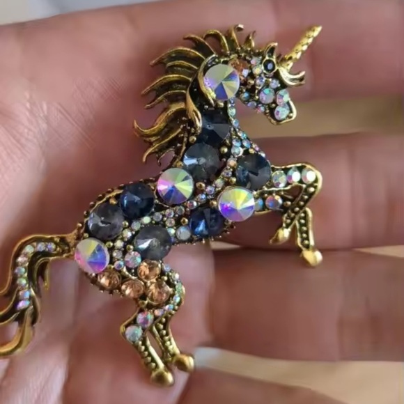 Vintage Gold Unicorn Brooch with Multicolor Gems - Picture 6 of 10